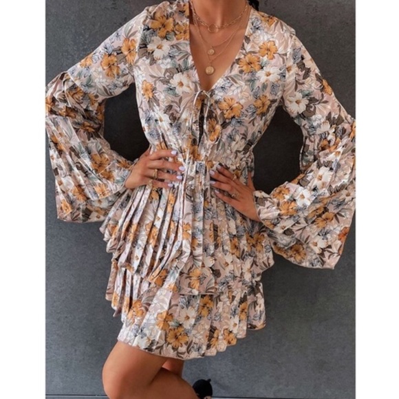 Bohemian Floral Print Bell Sleeve Ruffle Mini Dress - Picture 4 of 4